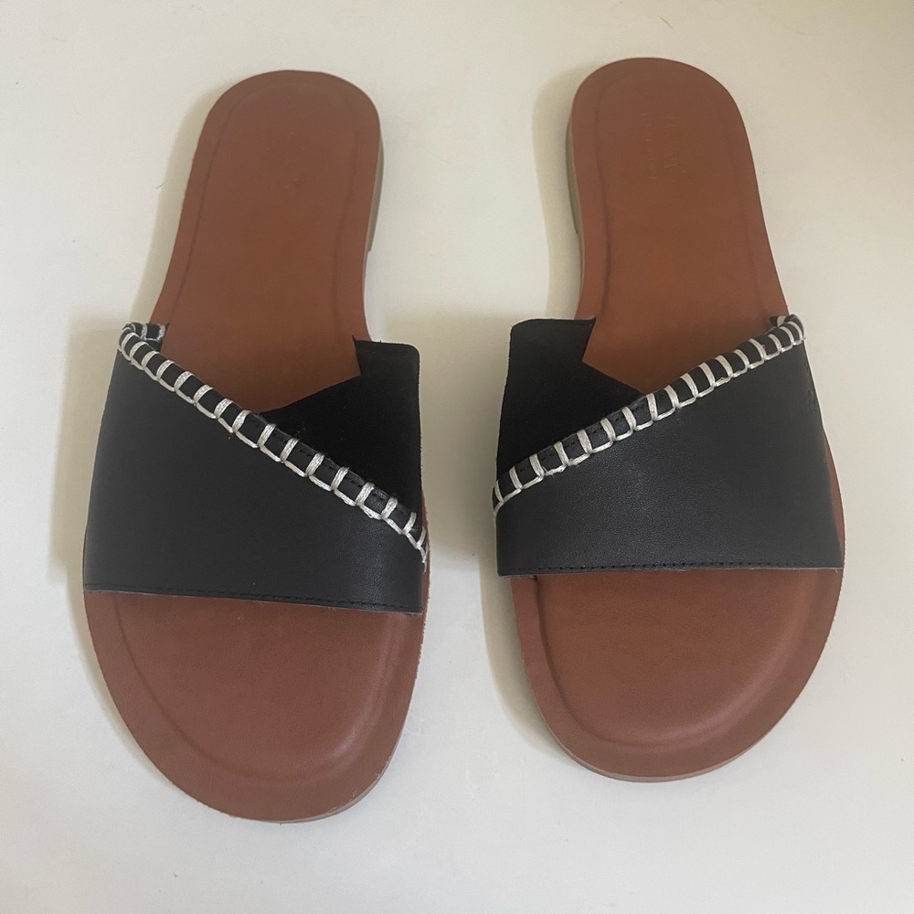 Tom’s black strap leather sandal